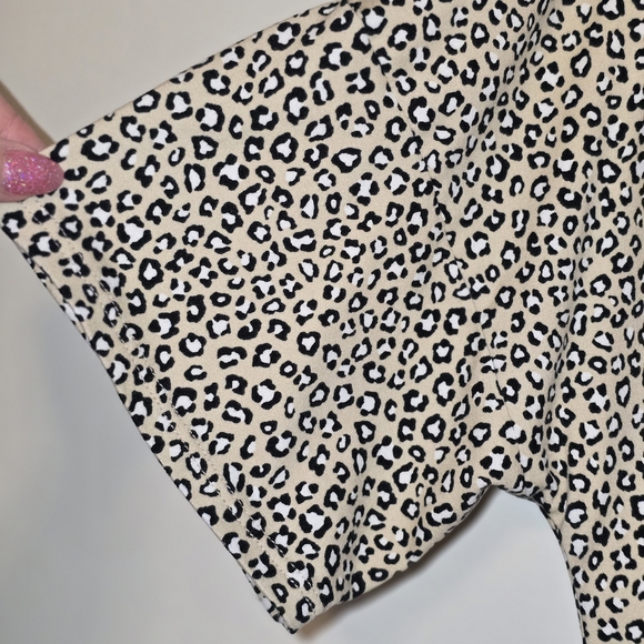 Boutique Chic Leopard Print Knot Front Blouse Size Medium - Picture 3 of 6